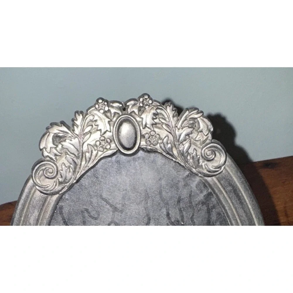 Vtg. Ornate Silver Metal Easel Frame 4 X 6 Oval